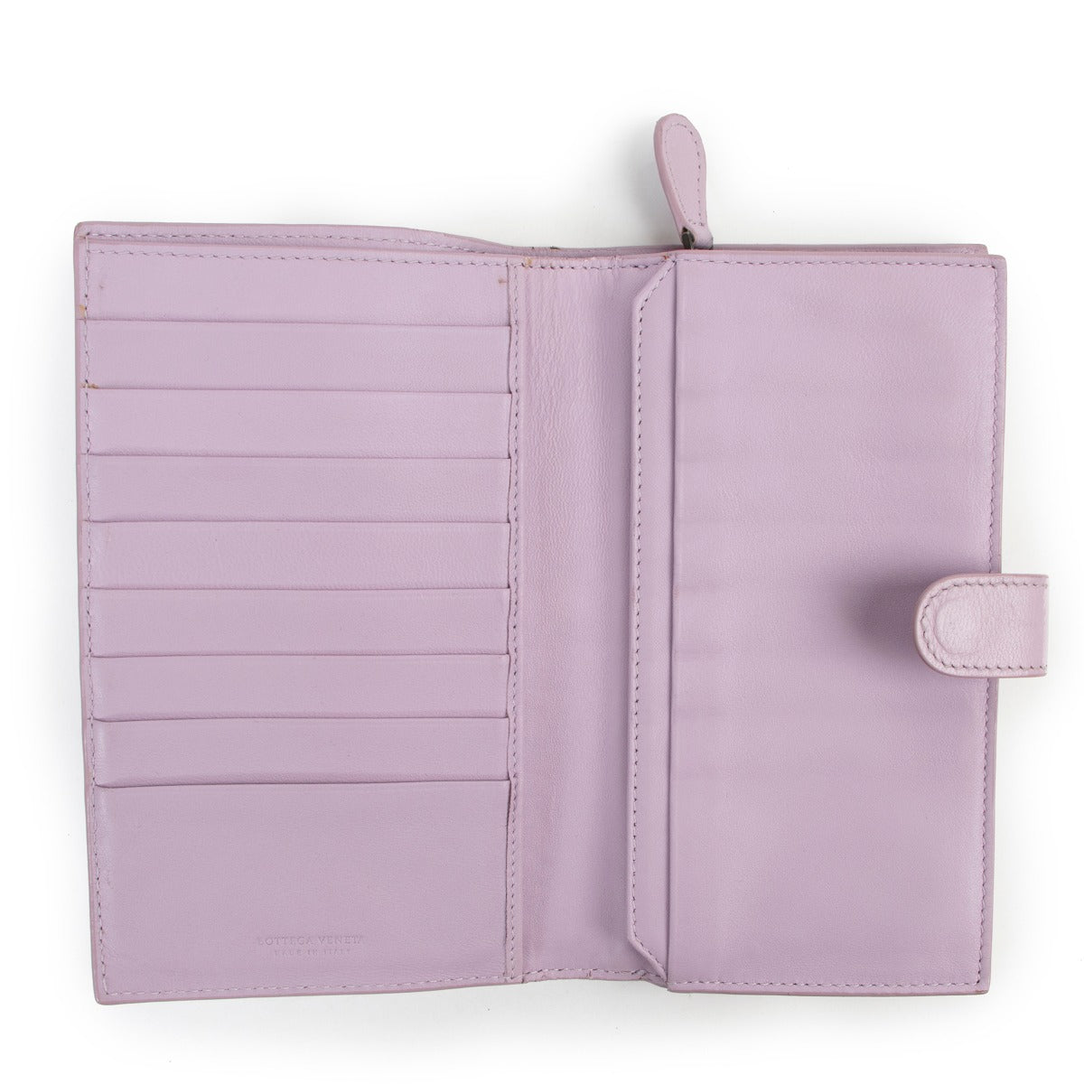 Shop safe online at Labellov in antwerp this 100% authentic second hand Bottega Veneta Lilac Intrecciato Wallet
