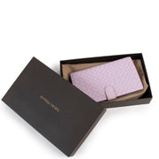 Shop safe online at Labellov in antwerp this 100% authentic second hand Bottega Veneta Lilac Intrecciato Wallet
