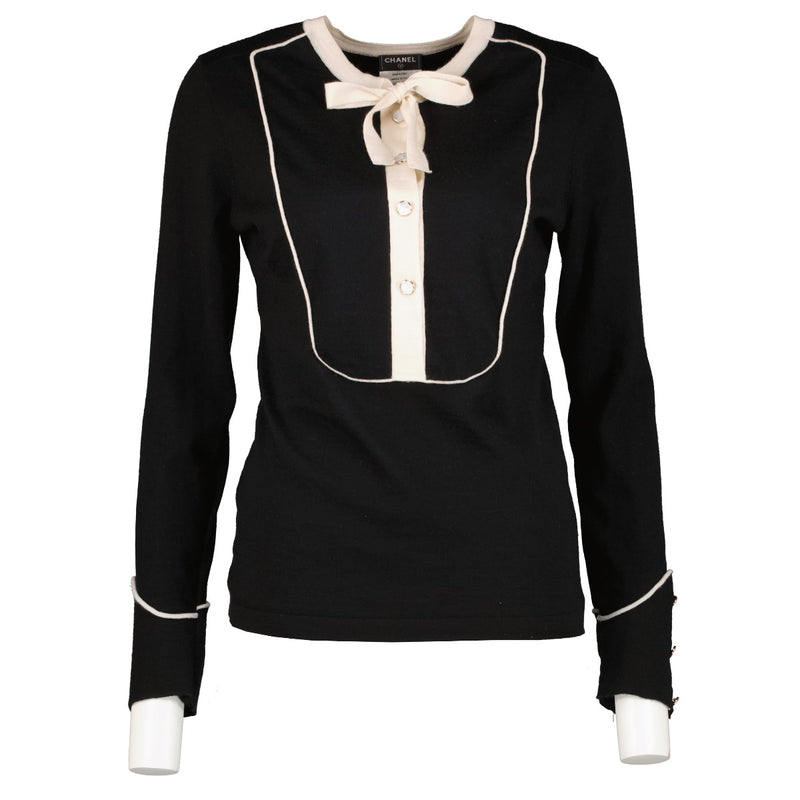 Shop safe online at Labellov in Antwerp, Brussels and Knokke this 100% authentic second hand Chanel Black Cashmere Neck Tie Knitwear - Size FR40