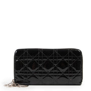 Shop safe online at Labellov in Antwerp this 100% authentic second hand Christian Dior Black Patent Leather Wallet
