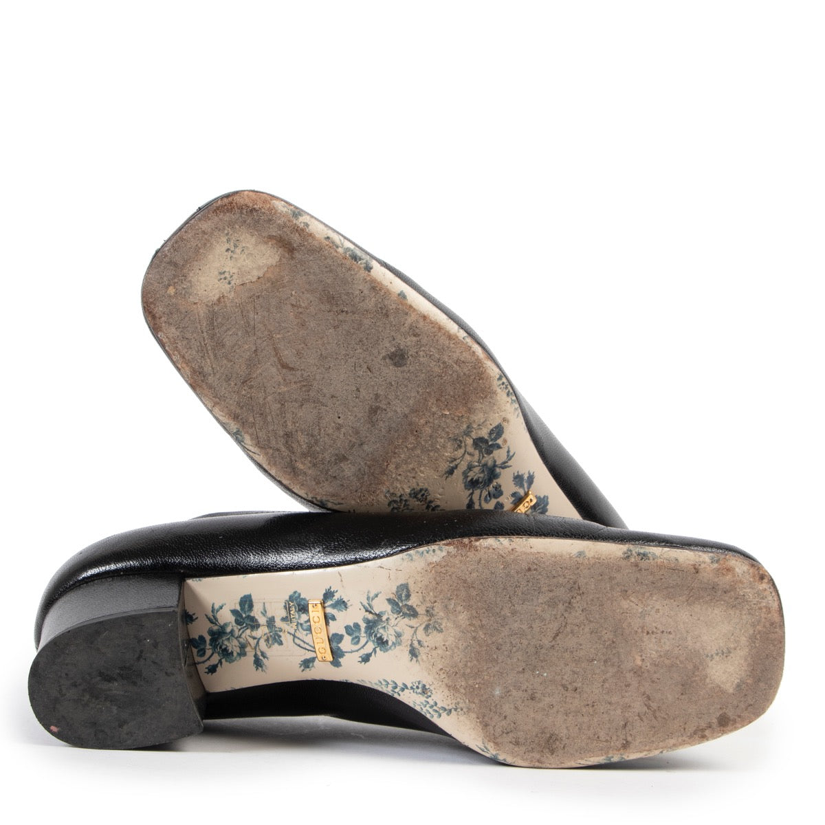 Shop safe online at Labellov in Antwerp these 100% authentic second hand Gucci Black Pumps - Size 37