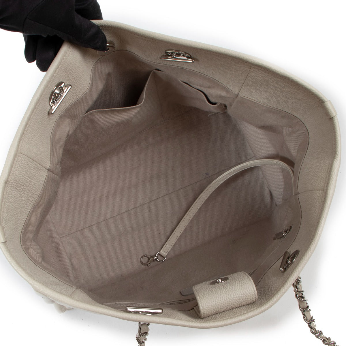 Sac fourre-tout petit modèle Deauville en cuir glacé blanc Chanel