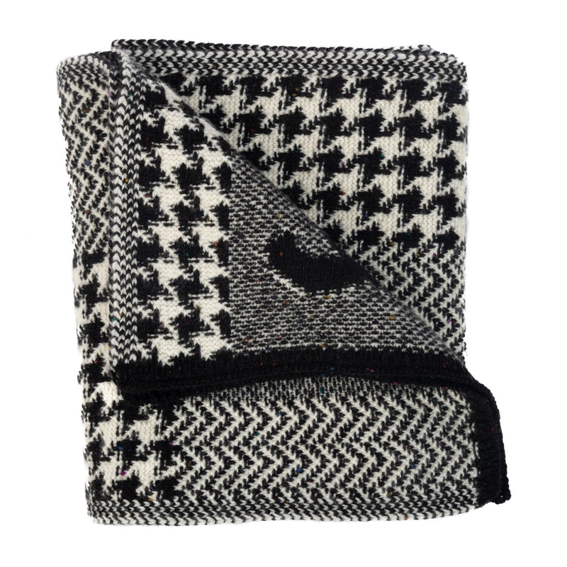Shop 100% authentic second-hand Chanel Black/ White Cashmere Scarf on Labellov.com