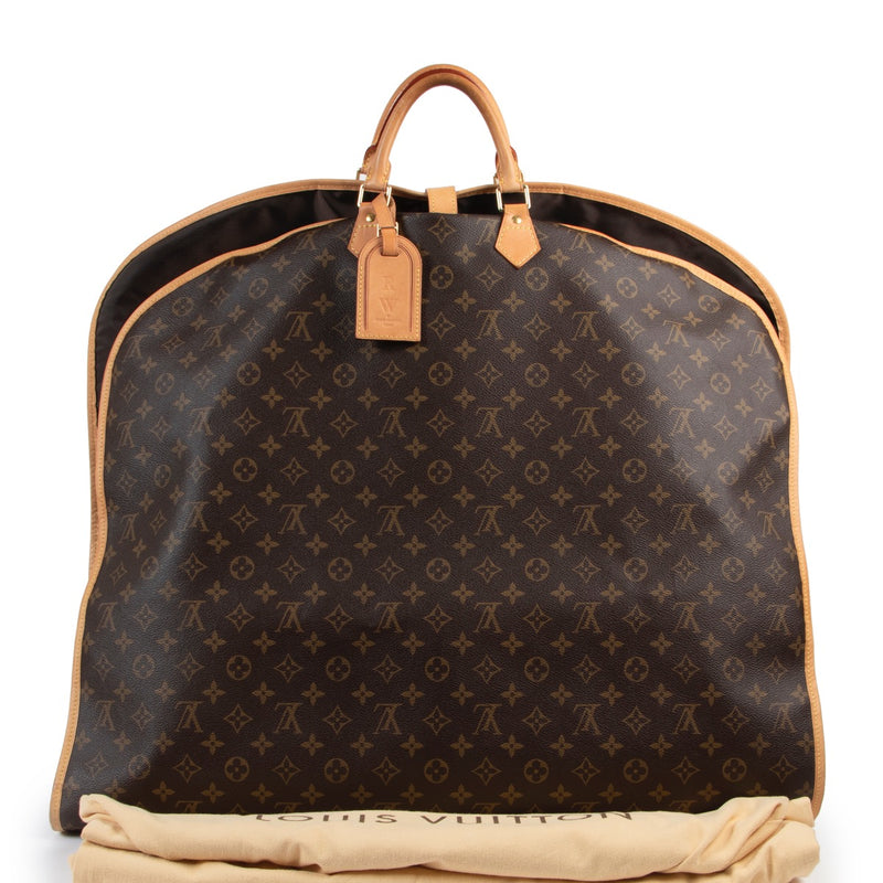 Shop safe online at Labellov in Antwerp this 100% authentic second hand Louis Vuitton Monogram Garment Bag