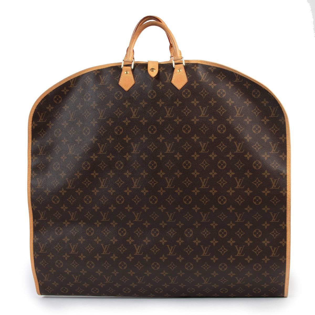 Shop safe online at Labellov in Antwerp this 100% authentic second hand Louis Vuitton Monogram Garment Bag
