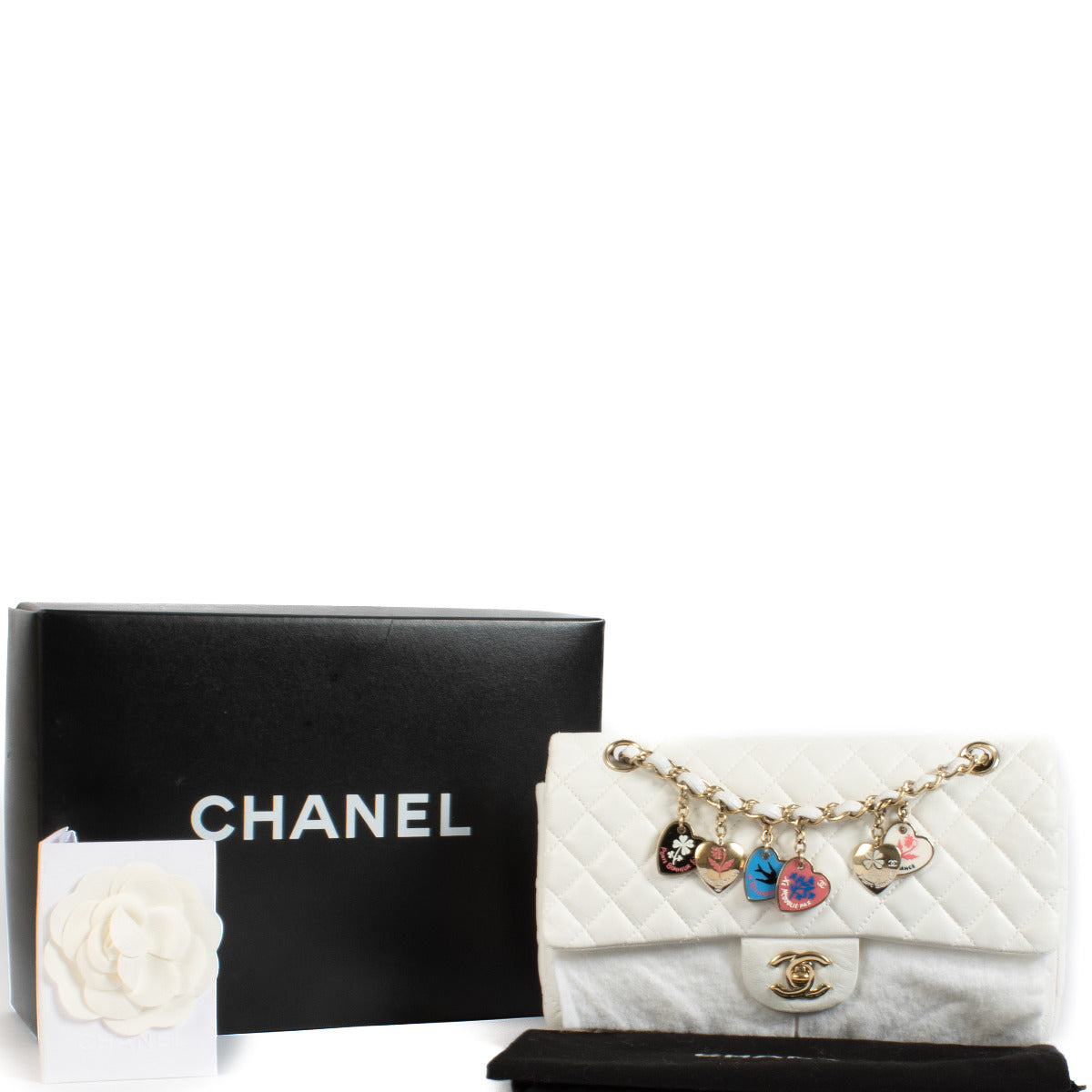 Chanel White Quilted Medium Valentine Flap Bag aan de beste prijs bij Labellov tweedehands luxe in Antwerpen. Koop en verkoop aan de beste prijs bij Labellov.