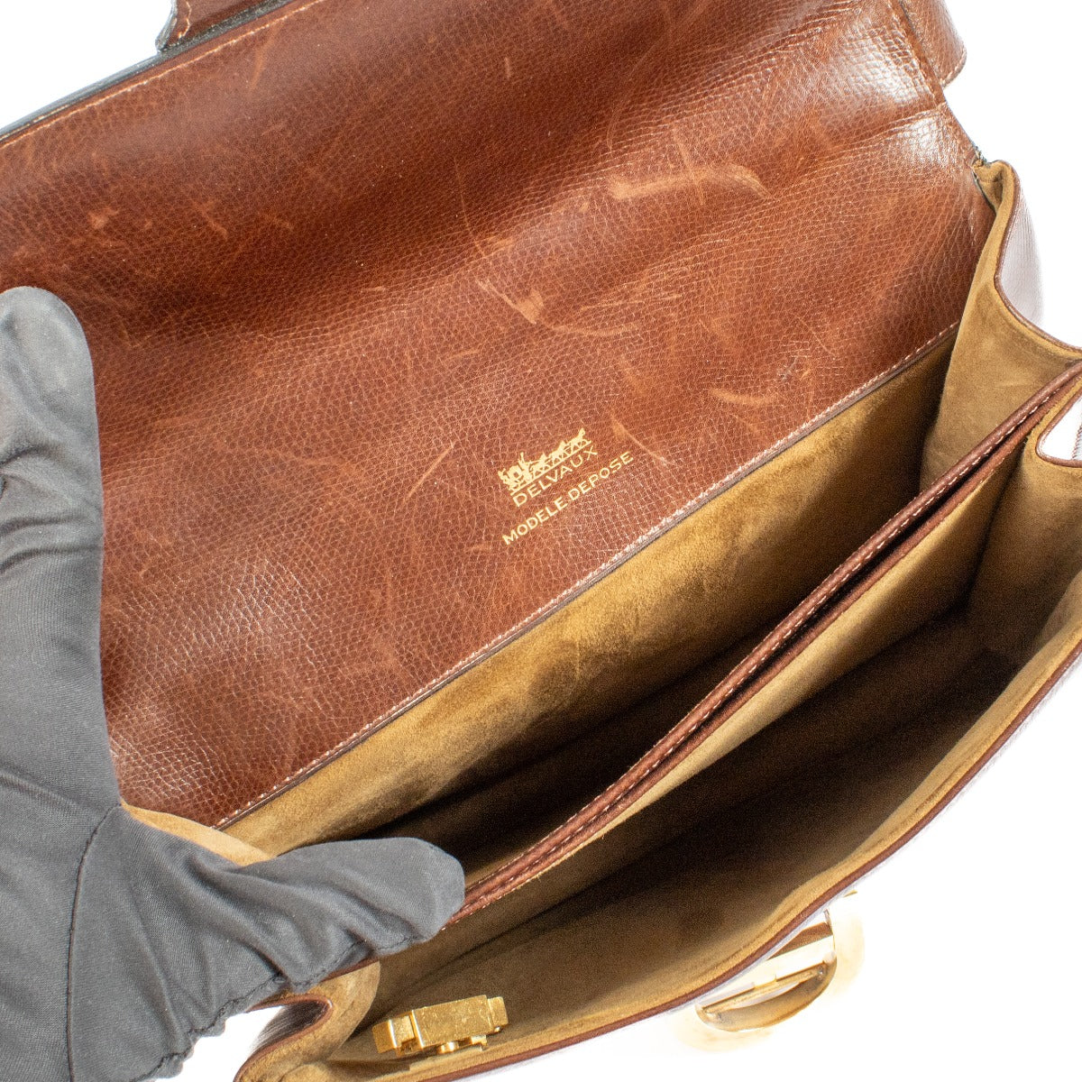 Shop safe online at Labellov in Antwerp, Brussels and Knokke this 100% authentic second hand Delvaux Brown Festival Bag