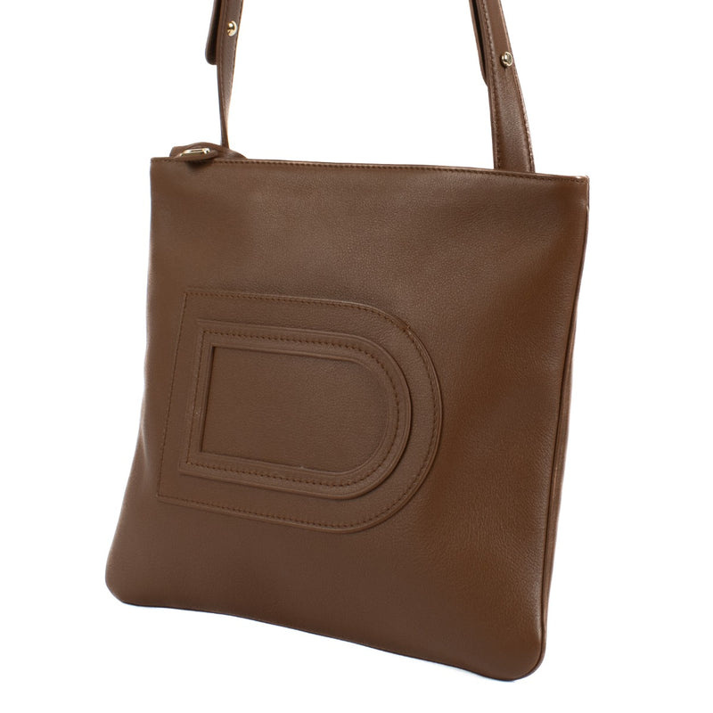Shop safe online at Labellov in Antwerp, Brussels and Knokke this 100% authentic second hand Delvaux Cognac Louise Crossbody Bag