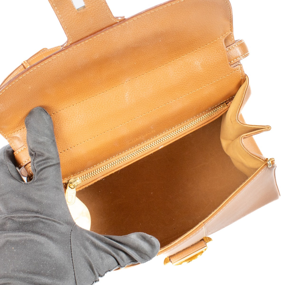 Shop safe online at Labellov in Antwerp, Brussels and Knokke this 100% authentic second hand Delvaux Fauve Jumping Brillant PM