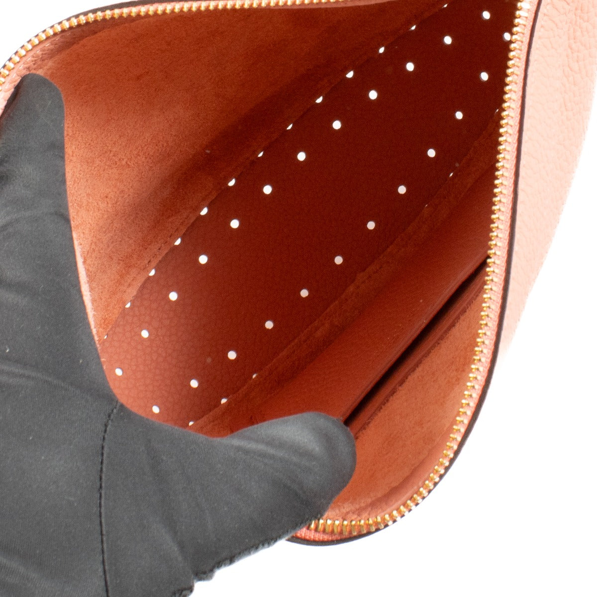 Shop safe online at Labellov in Antwerp, Brussels and Knokke this 100% authentic second hand Delvaux Hibiscus Taurillon Soft Pin Swing Bag