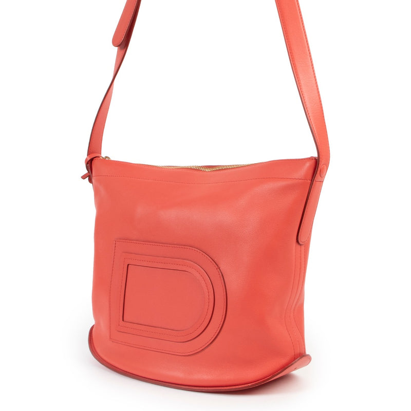 Shop safe online at Labellov in Antwerp this 100% authentic second hand Delvaux Pin Baudrier Coral Polo