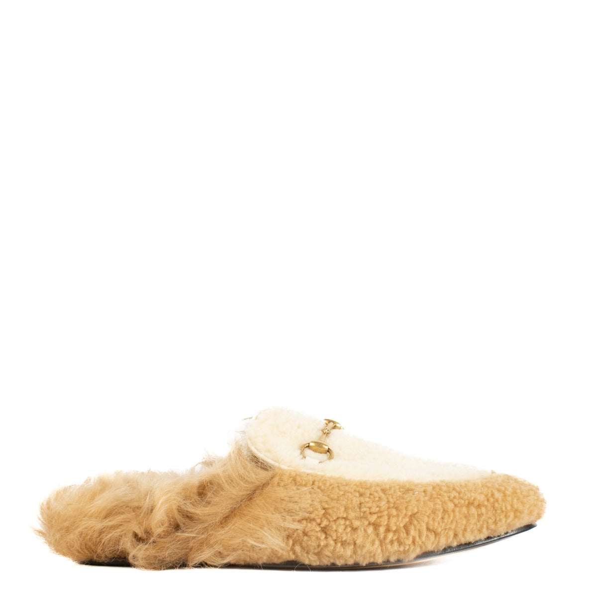 Shop safe online at Labellov in Antwerp, Brussels and Knokke this 100% authentic second hand Gucci White Fur Princetown Loafers - Size 38