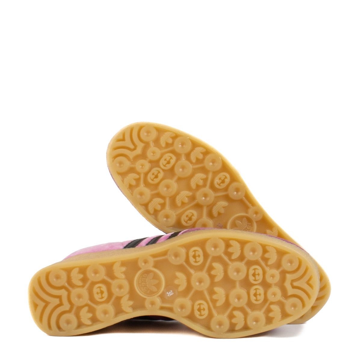 Shop safe online at Labellov in Antwerp, Brussels and Knokke this 100% authentic second hand Gucci x Adidas Pink Velvet Wedge Gazelle Sneakers - Size 38