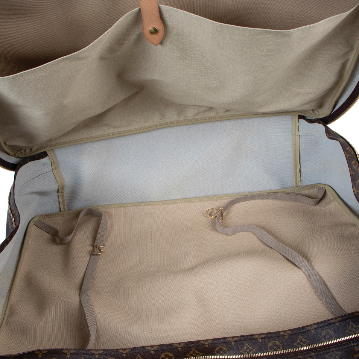 Shop safe online at Labellov in Antwerp this 100% authentic second hand Louis Vuitton Monogram Canvas Travel Bag