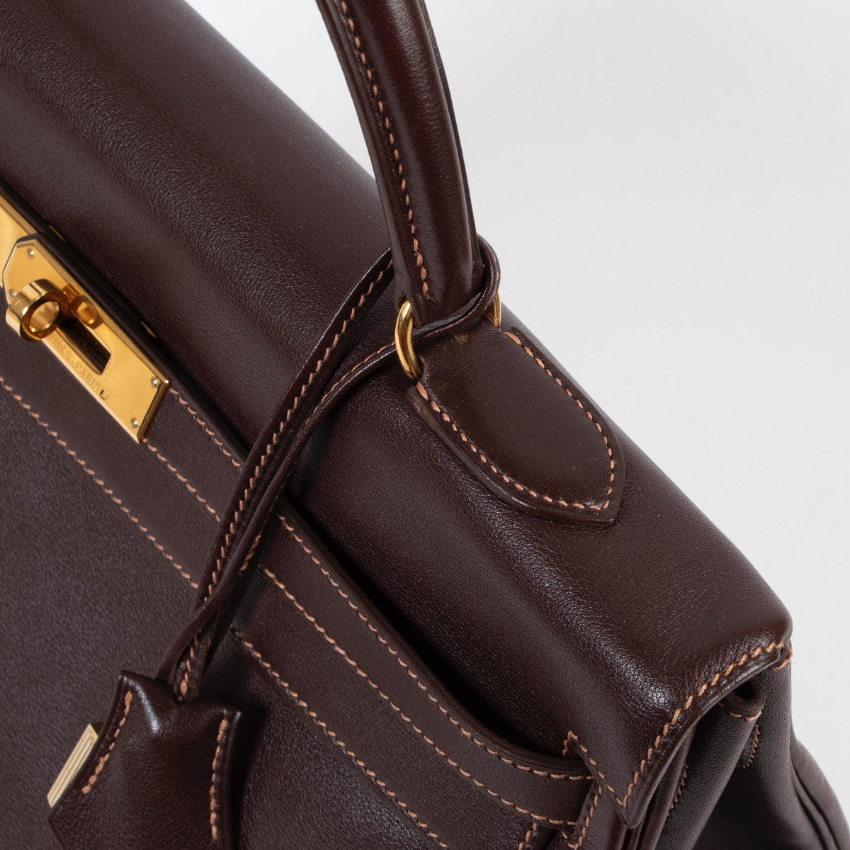 Buy an authentic second hand Hermès Kelly 35 Gulliver Leather Havane GHW at Labellov