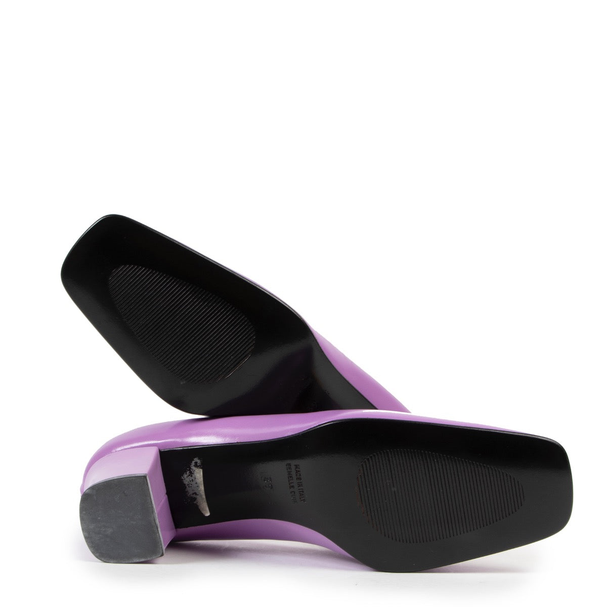Shop safe online at Labellov in Antwerp these 100% authentic second hand Celine Lilac Heels - Size 39