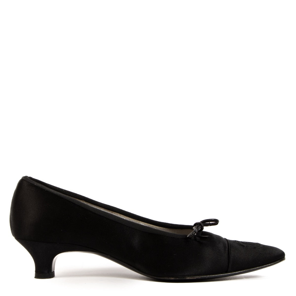shop 100% authentic second hand Chanel Black Satin CC Pumps - Size 39 1/2 on Labellov.com
