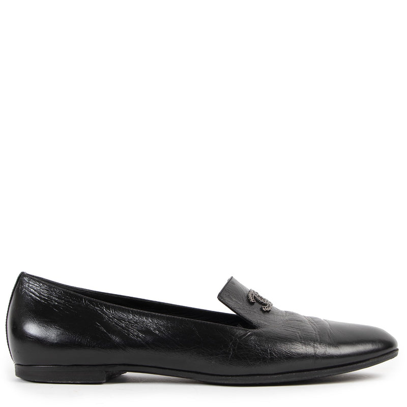 Shop now for your pre-loved, 100% authentic Chanel shoes, at Labellov.