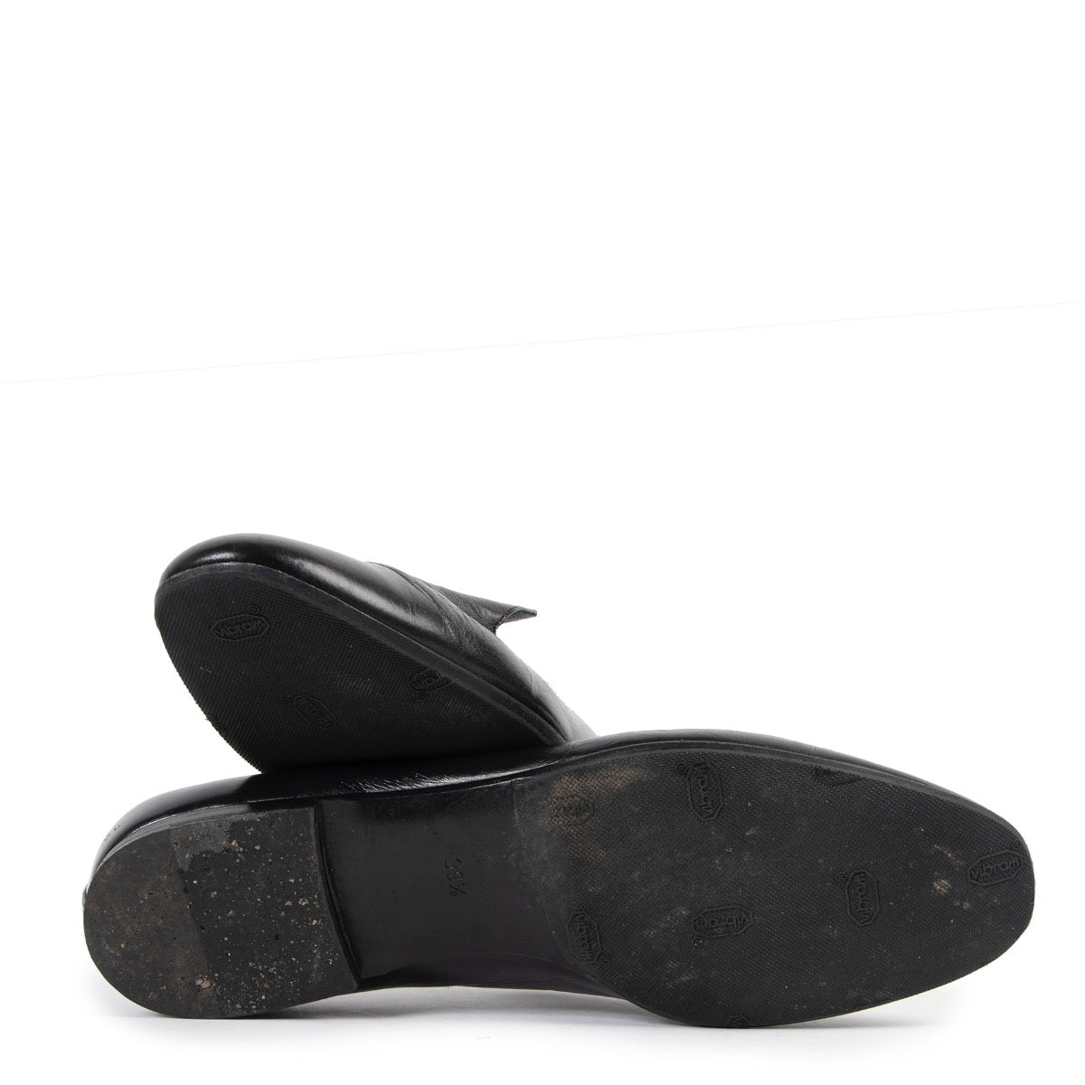 Shop now for your pre-loved, 100% authentic Chanel shoes, at Labellov.