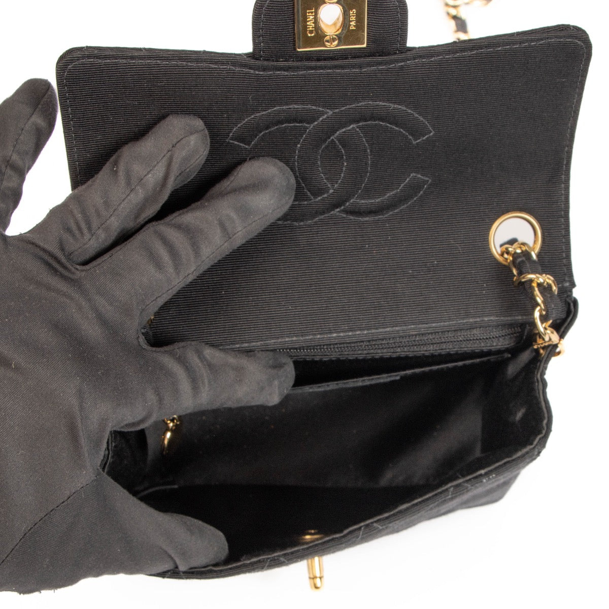 Buy real vintage Chanel black classic flap bag online at Labellov.com or in Antwerp, Knokke or Brussels