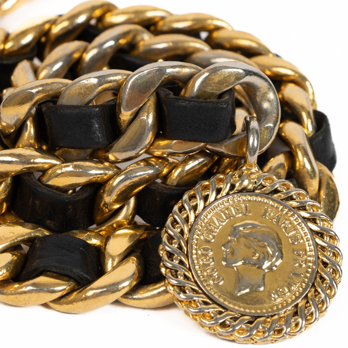 Chanel Gold Chain Medallion Belt, Chanel medallion belt, Chanel gold chain belt, Chanel belt, Chanel Gold Chain Medallion Belt second hand, Chanel Gold Chain Medallion Belt vintage, Chanel Gold Chain Medallion Belt Antwerp
