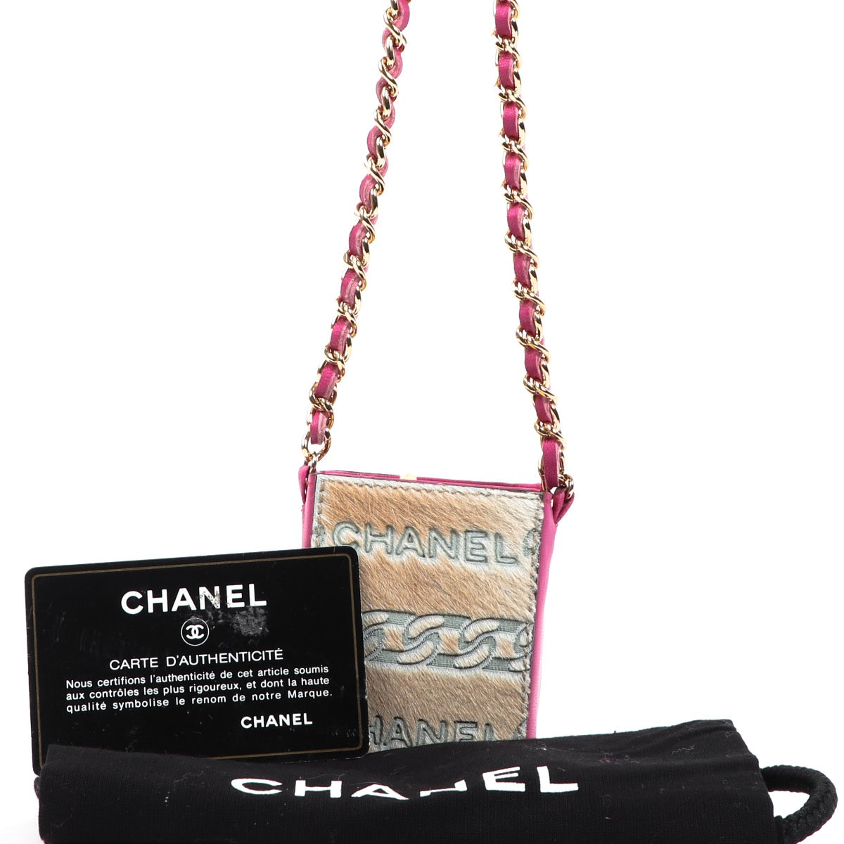 100% authentic Chanel Micro Crossbody Pouch Bag for the best price at Labellov secondhand luxury in Antwerp. Buy and sell your designer bags safe and secure at Labellov.
