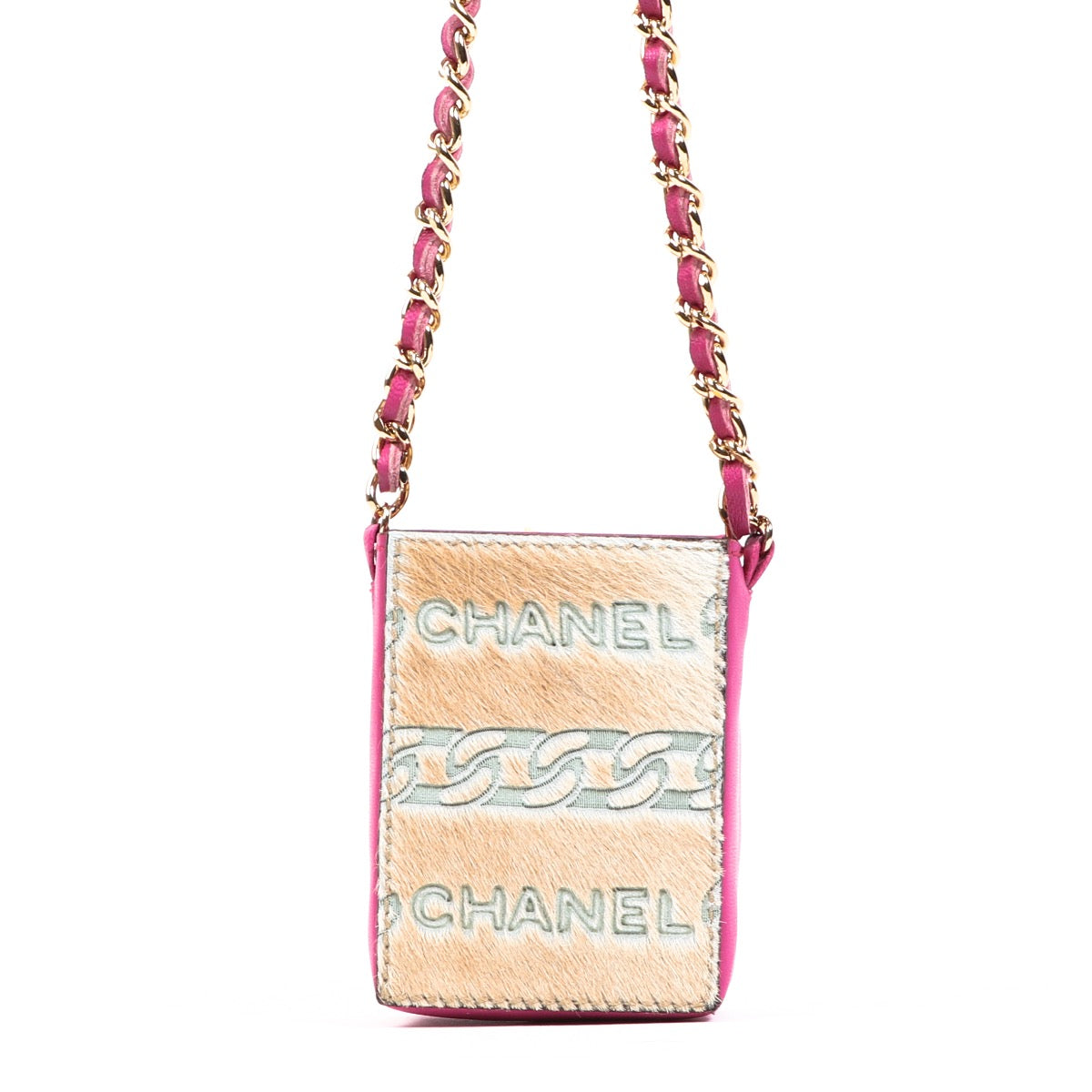 100% authentic Chanel Micro Crossbody Pouch Bag for the best price at Labellov secondhand luxury in Antwerp. Buy and sell your designer bags safe and secure at Labellov.
