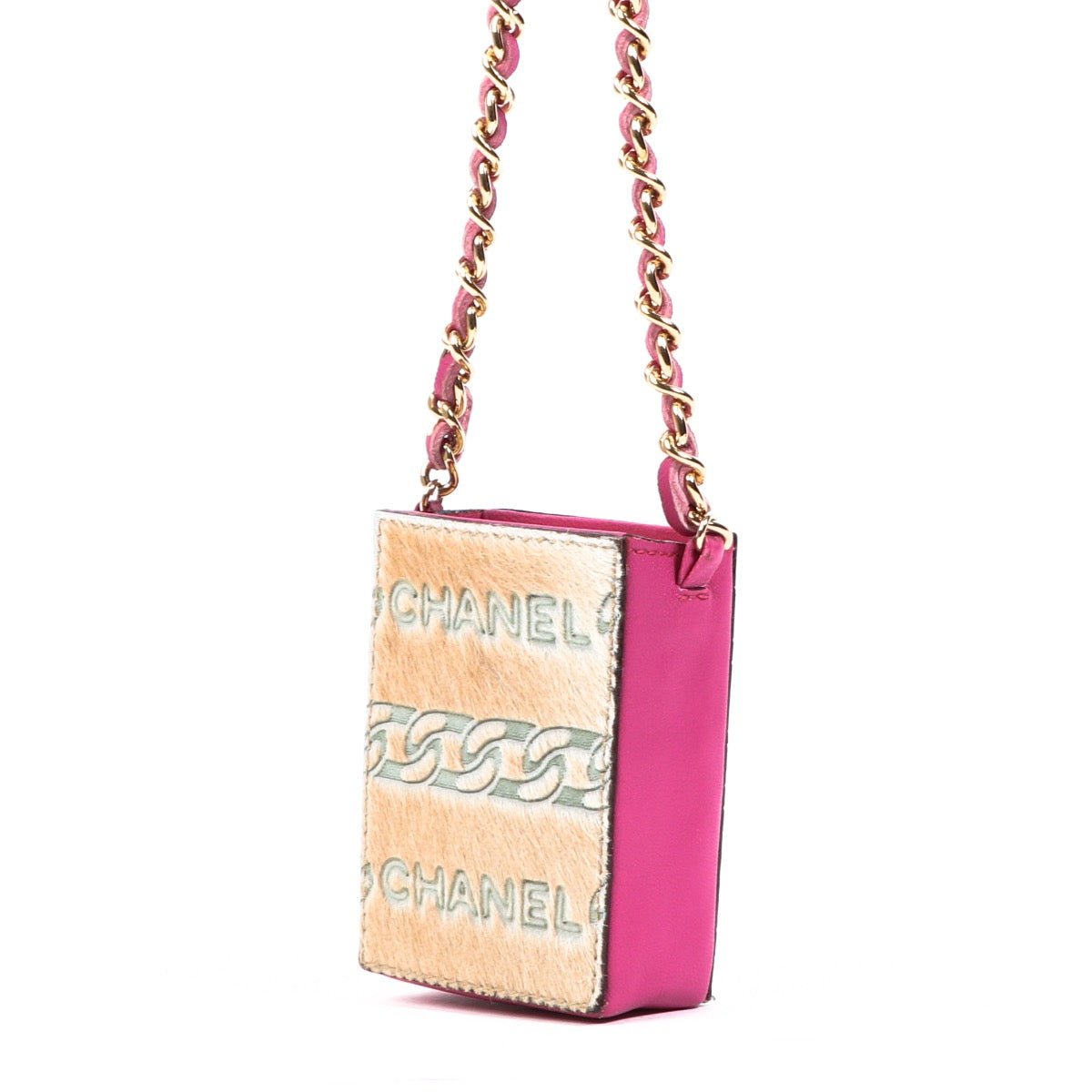 100% authentic Chanel Micro Crossbody Pouch Bag for the best price at Labellov secondhand luxury in Antwerp. Buy and sell your designer bags safe and secure at Labellov.