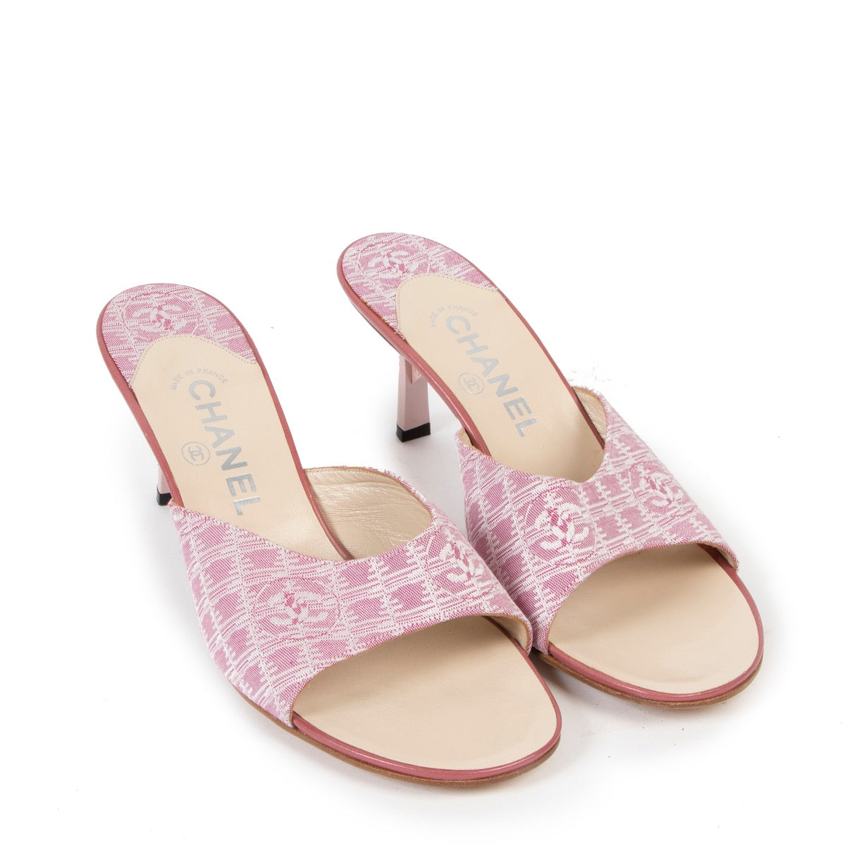 Shop safe online at Labellov in Antwerp these 100% authentic second hand Chanel Pink Heels - Size 38,5