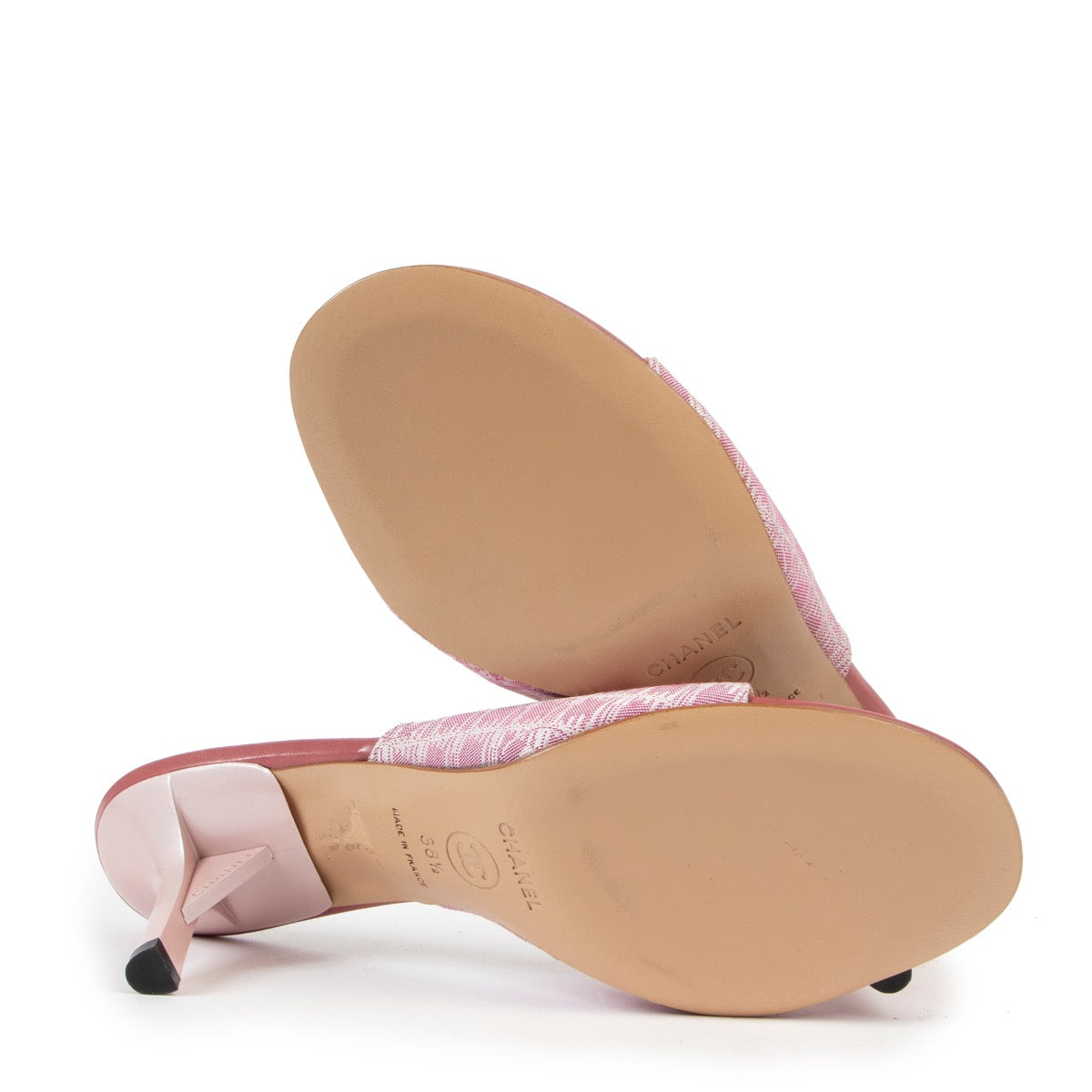Shop safe online at Labellov in Antwerp these 100% authentic second hand Chanel Pink Heels - Size 38,5