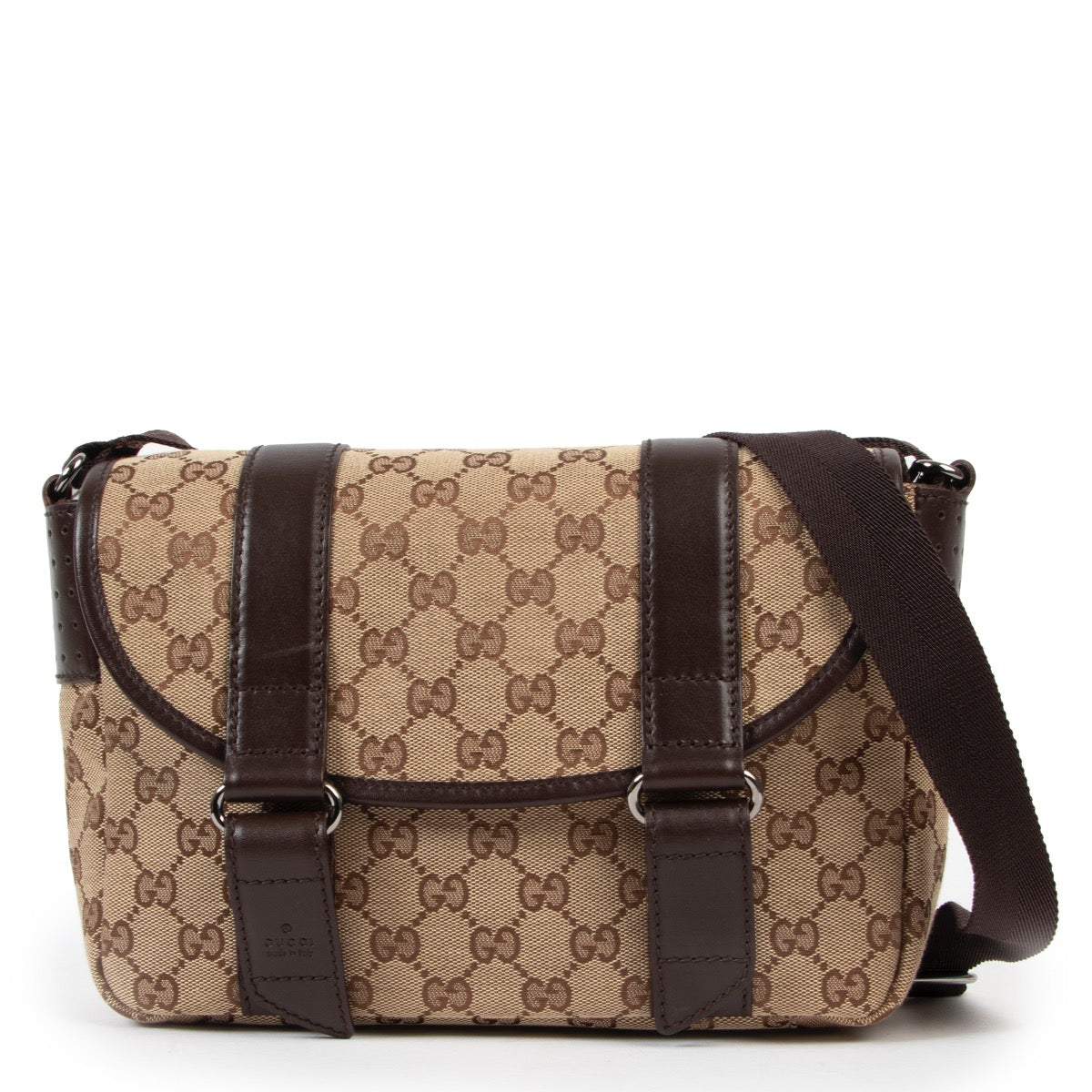 Shop safe online at Labellov in Antwerp this 100% authentic second hand Gucci Monogram Messenger Crossbody