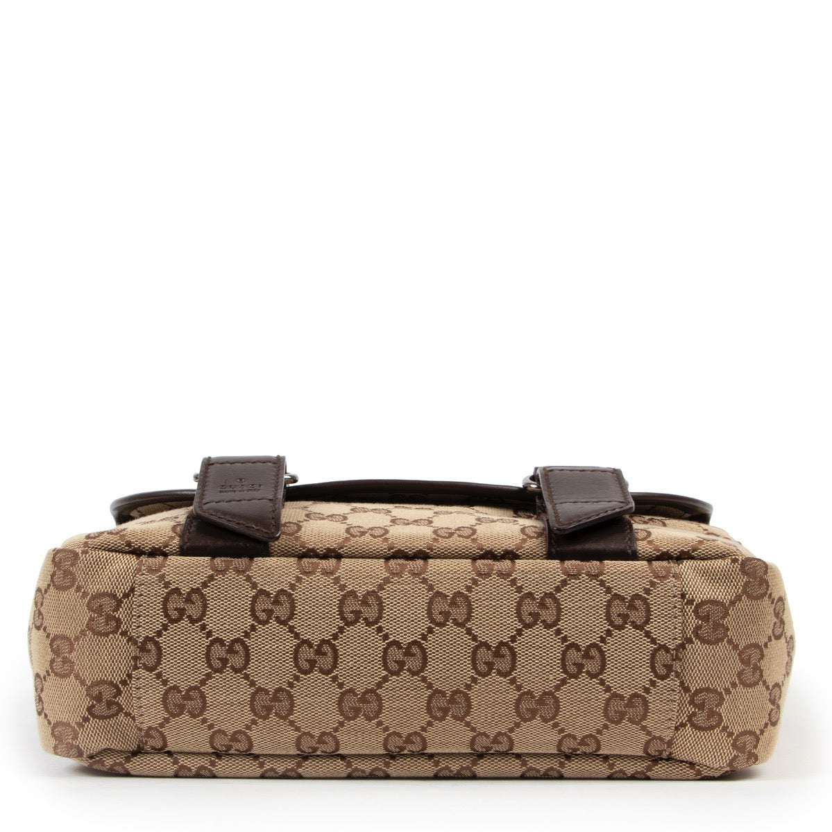 Shop safe online at Labellov in Antwerp this 100% authentic second hand Gucci Monogram Messenger Crossbody