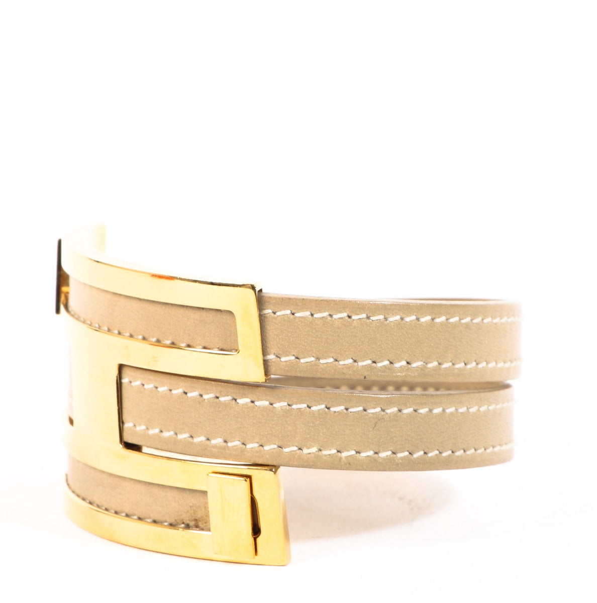 Buy an authentic second-hand Hermès Beige Leather Vintage Bracelet in very good condition at Labellov in Antwerp.