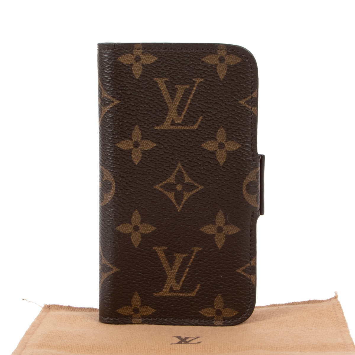 Shop safe online at Labellov in Antwerp this 100% authentic second hand Louis Vuitton Monogram iPhone SE Case