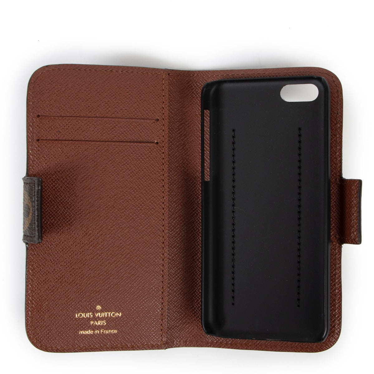Shop safe online at Labellov in Antwerp this 100% authentic second hand Louis Vuitton Monogram iPhone SE Case