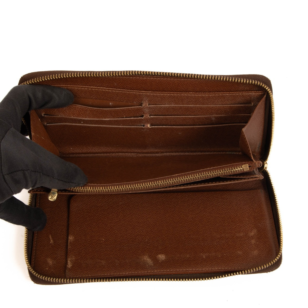 Buy now a preloved Louis Vuitton monogram Zippy organizer wallet at Labellov.com or Antwerp, Knokke or Brussels