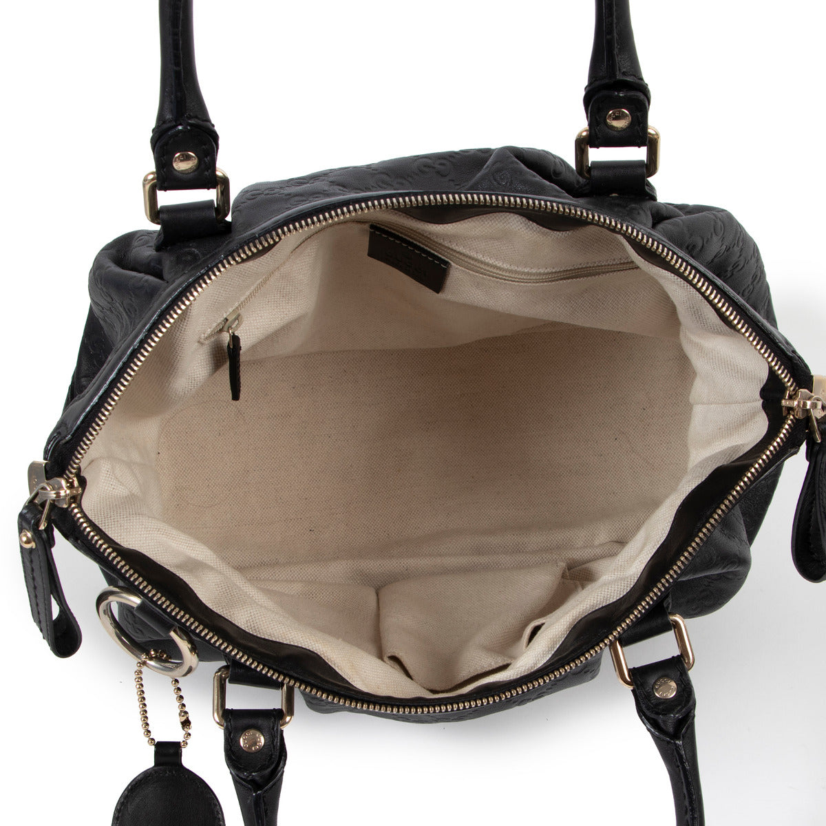 Shop safe online at Labellov in Antwerp this 100% authentic second hand Gucci Black Sukey Shoulder bag