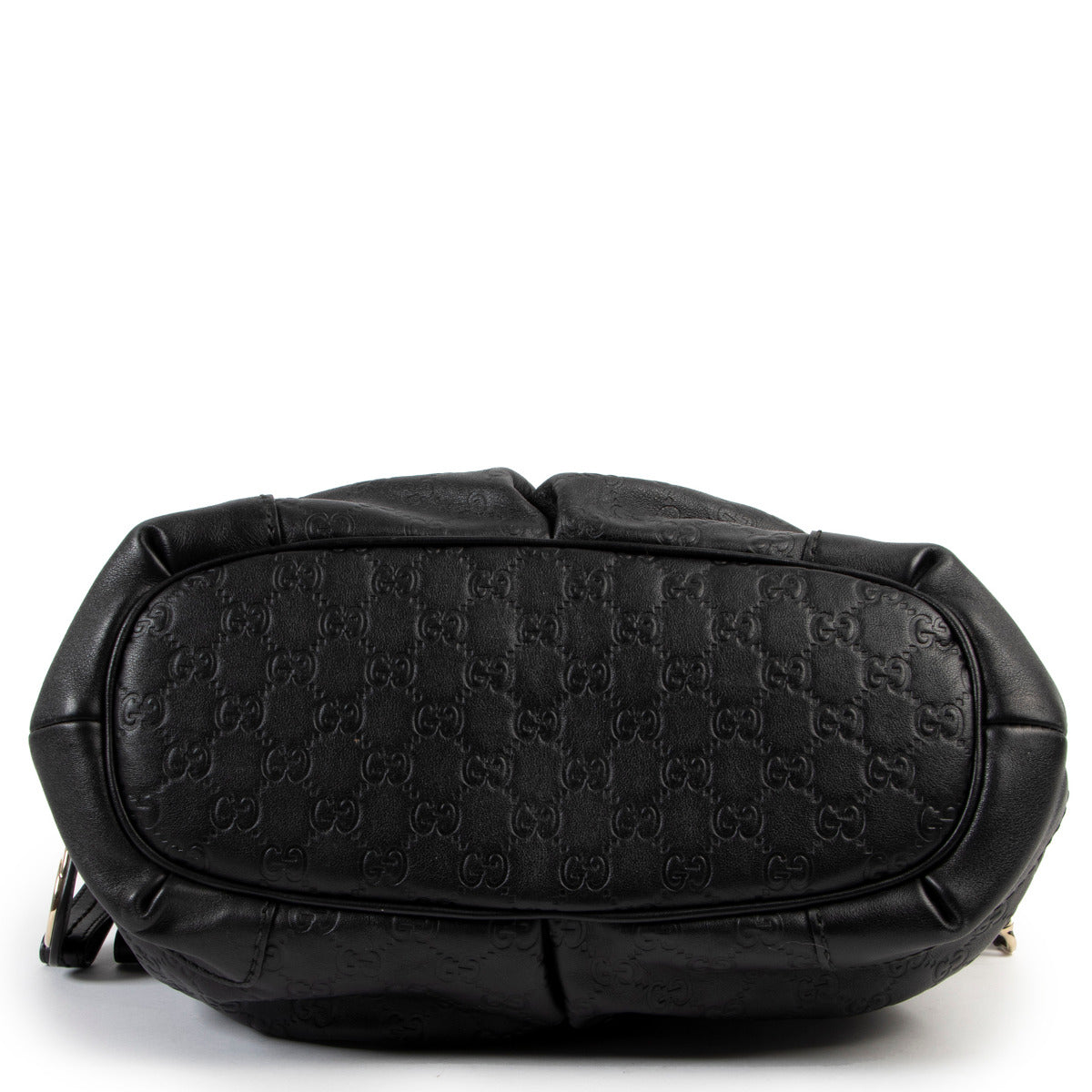 Shop safe online at Labellov in Antwerp this 100% authentic second hand Gucci Black Sukey Shoulder bag