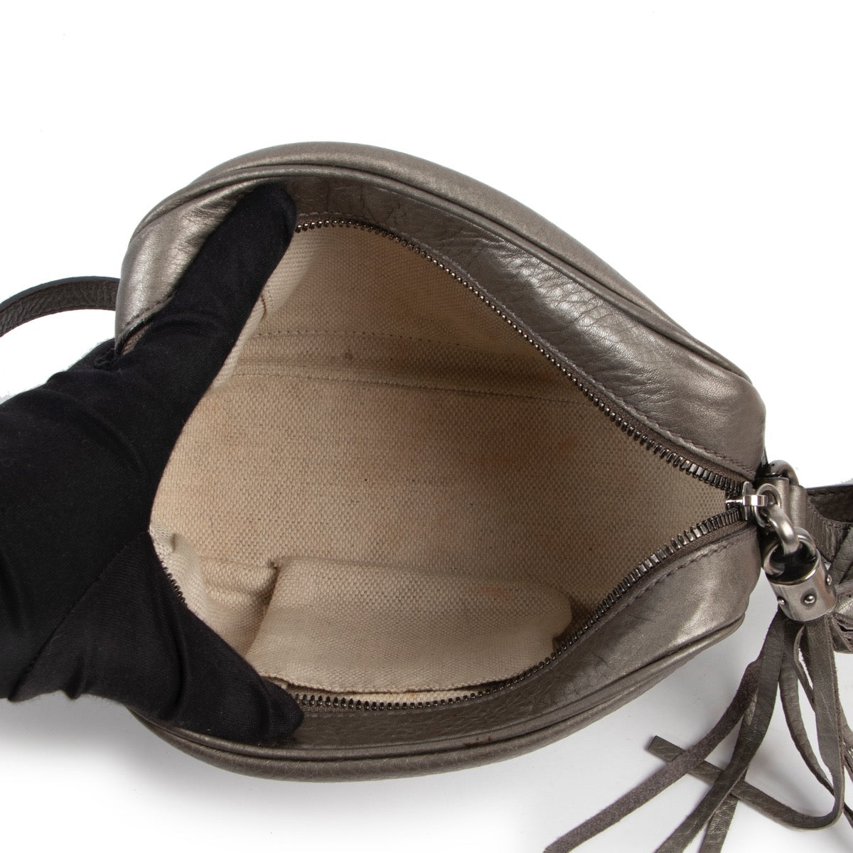 Shop safe online at Labellov in Antwerp this 100% authentic second hand Gucci Metallic Soho Disco Crossbody
