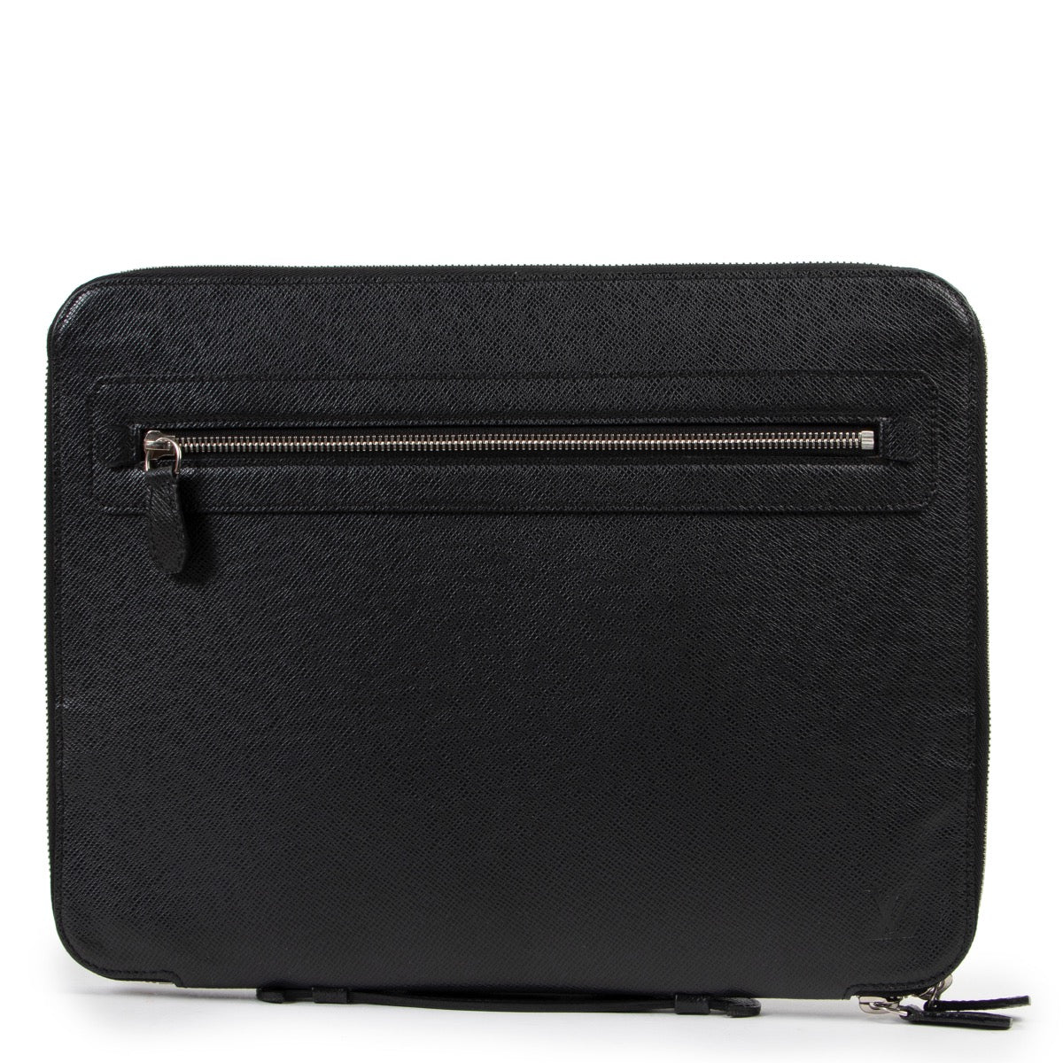 Shop safe online at Labellov in Antwerp this 100% authentic second hand Louis Vuitton Black Taiga Leather Briefcase