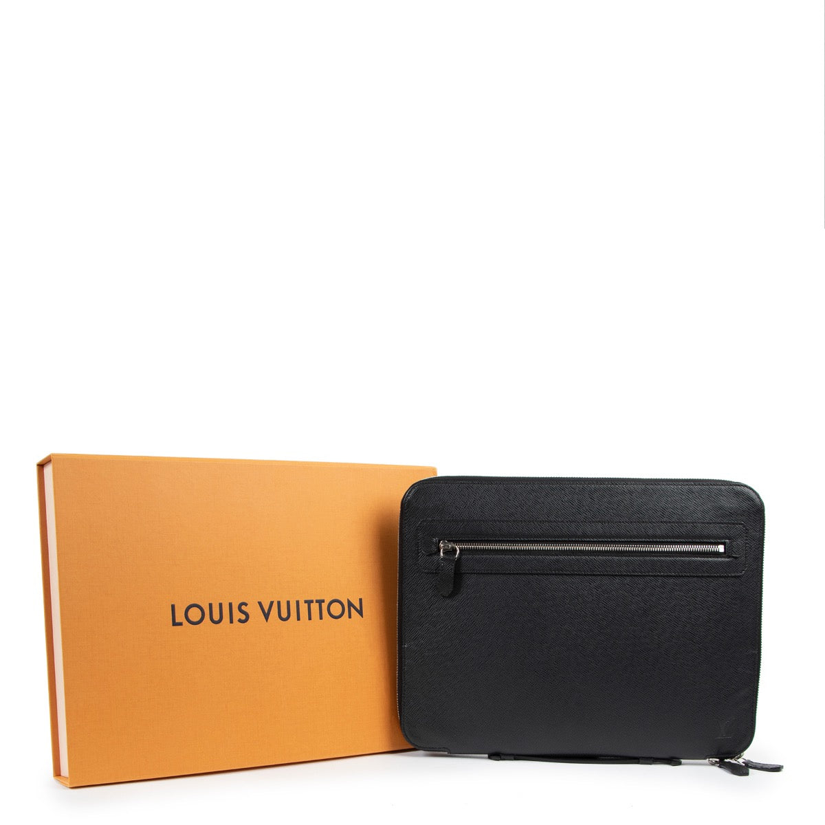 Shop safe online at Labellov in Antwerp this 100% authentic second hand Louis Vuitton Black Taiga Leather Briefcase