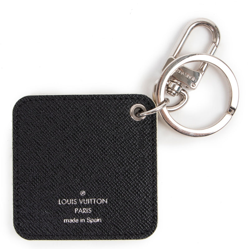 Shop safe online at Labellov in Antwerp this 100% authentic second hand Louis Vuitton Damier Gaphite Rope Key Chain