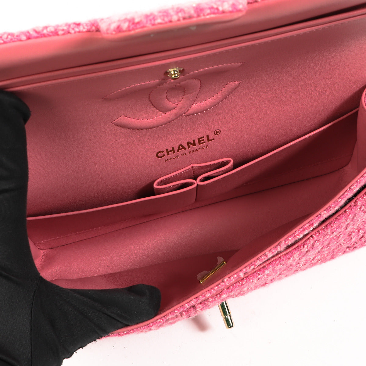 Sac à rabat classique moyen en tweed rose Chanel