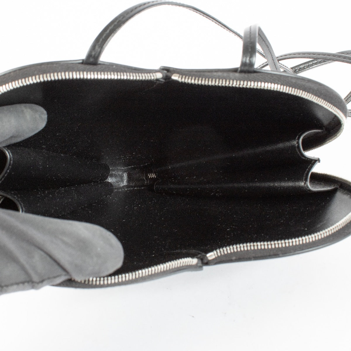 Authentic Second Hand Alaïa Le Cœur Heart-Shaped Crossbody on Labellov.com