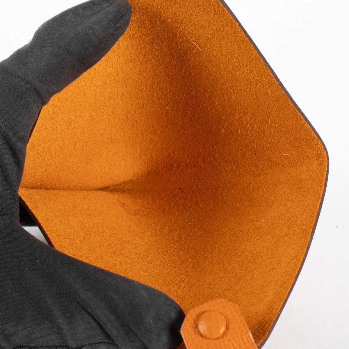 Authentic Second Hand Hermès Orange Tarmac Passport Holder on Labellov.com