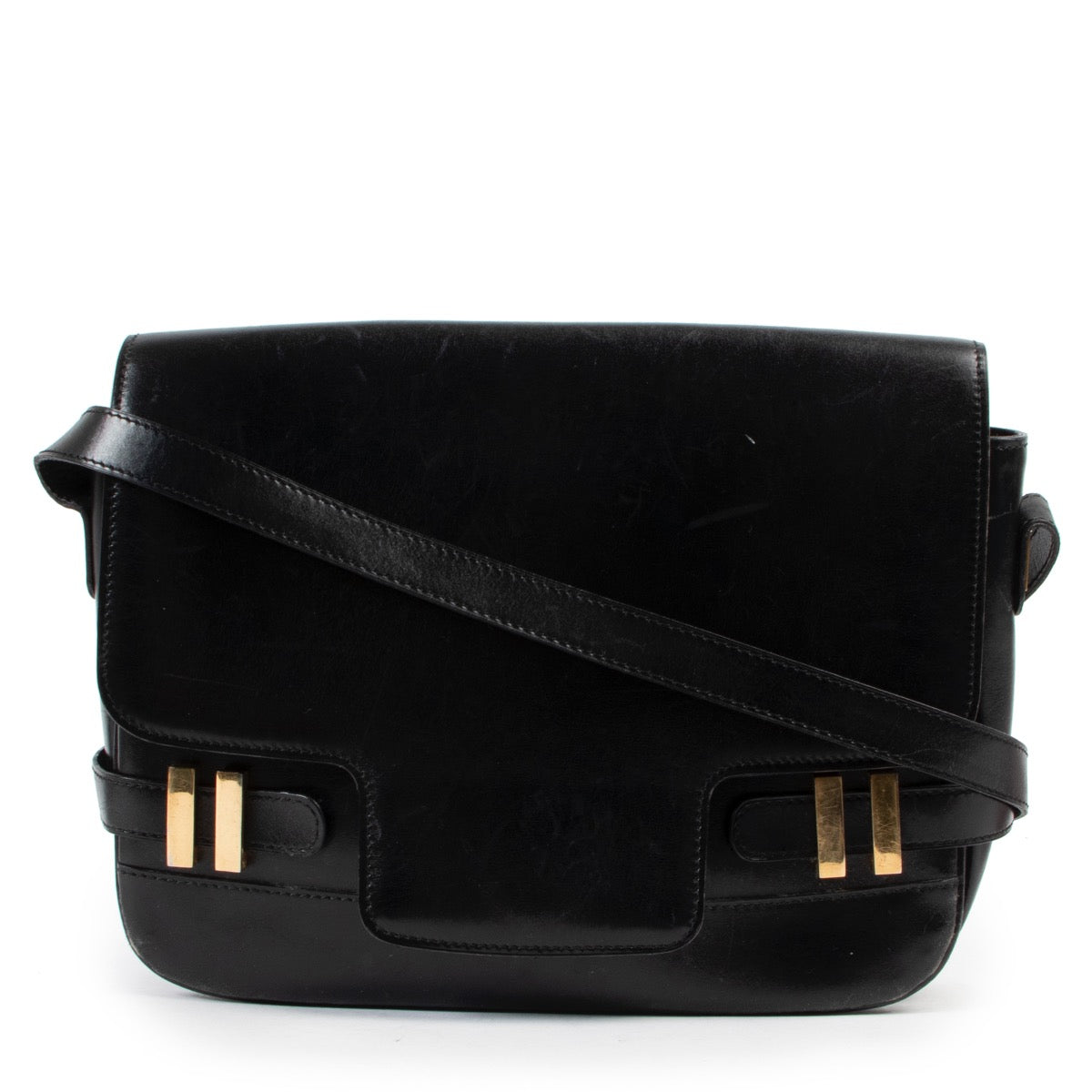 Shop safe online at Labellov in Antwerp this 100% authentic second hand Delvaux Black Leather Crossbody