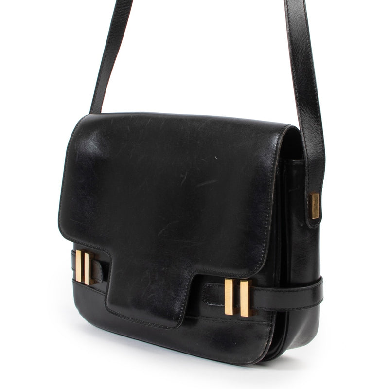 Shop safe online at Labellov in Antwerp this 100% authentic second hand Delvaux Black Leather Crossbody