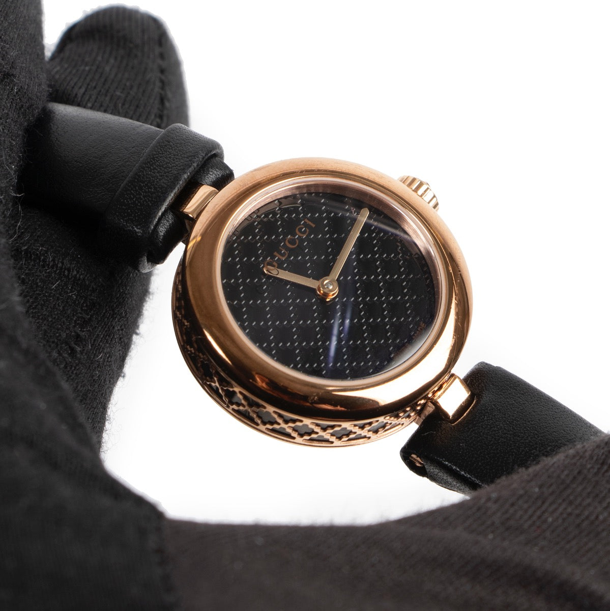 Shop safe online at Labellov in Antwerp this 100% authentic second hand Gucci Black Diamantissima Watch