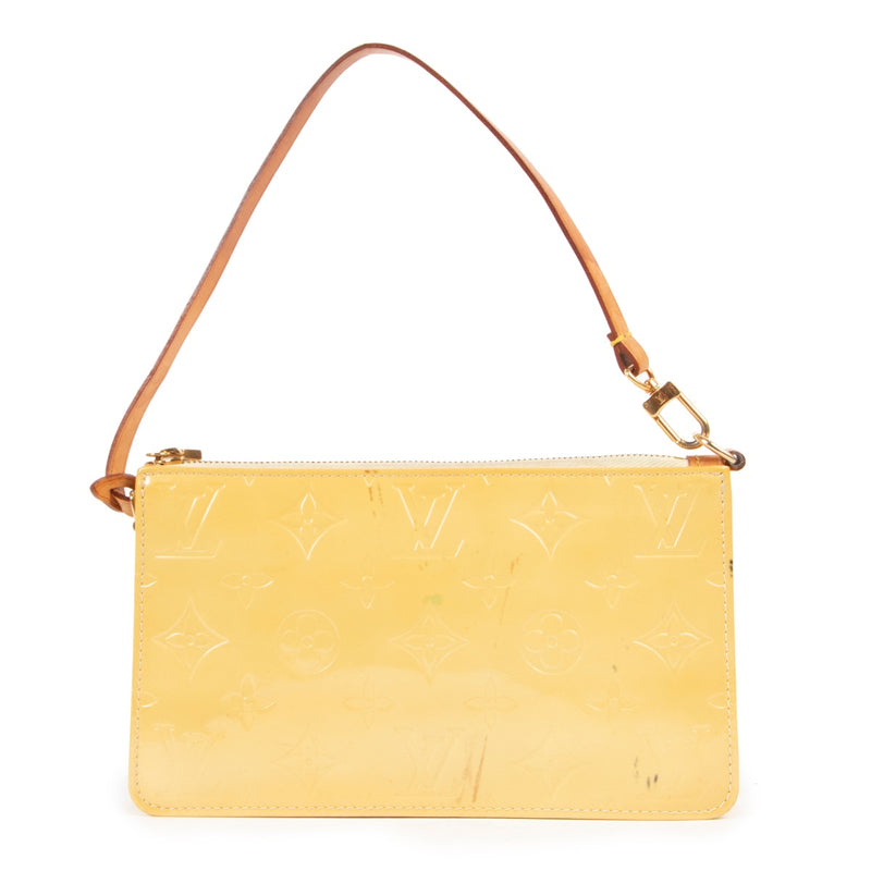 Shop safe online at Labellov in Antwerp this 100% authentic second hand Louis Vuitton Yellow Monogram Vernis Lexington Pochette