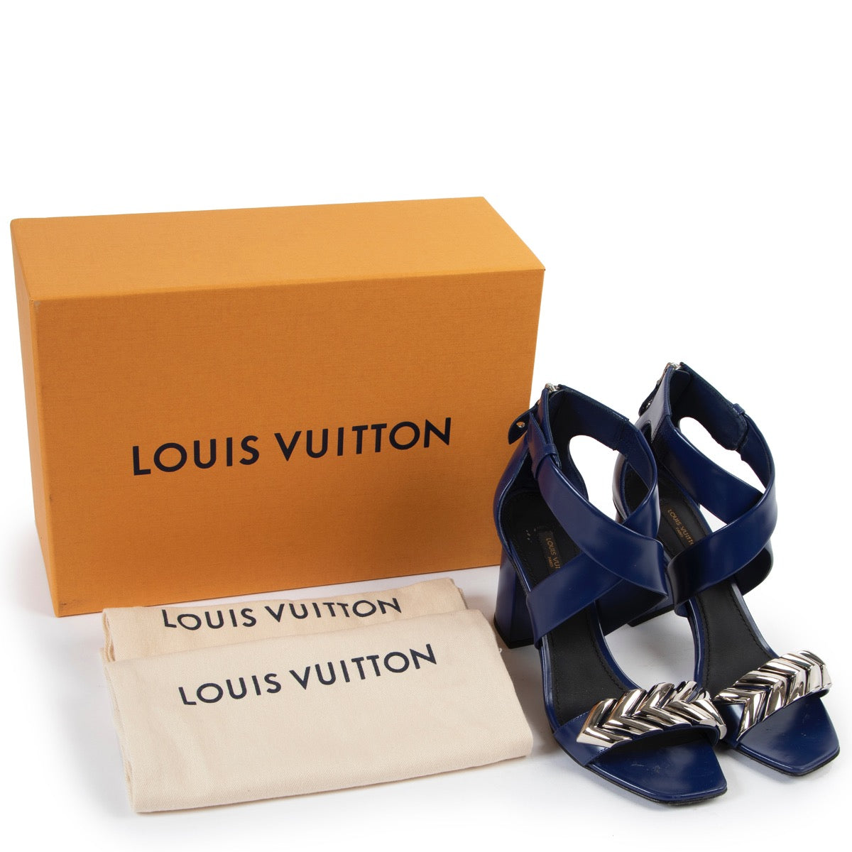 Shop safe online at Labellov in Antwerp this 100% authentic second hand Louis Vuitton Blue Leather Heels - Size 37,5